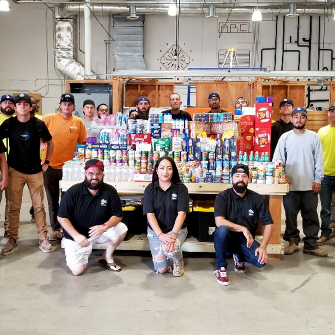 ABCSOCAL1's tweet photo. We donated 280 lbs of food & hygiene products to the Orange County Rescue Mission! Check out our Student Council dropping off our drive-thru donations! Thank you to everyone who donated!
#ABCSoCal #ABCMeritShopProud https://t.co/34HE3ZzF45