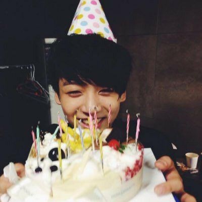 dearkoomi's tweet photo. mini giveaway for Jungkook day! 🐰🎉

— 2 winners of 100 php
— 2 winners of 50 php

rt, like, mbf @BTS_twt
reply cute w googie pic + bday tags!

for ph army 
ends sept 2, koo luck! 💜 https://t.co/JbMXPzNL47