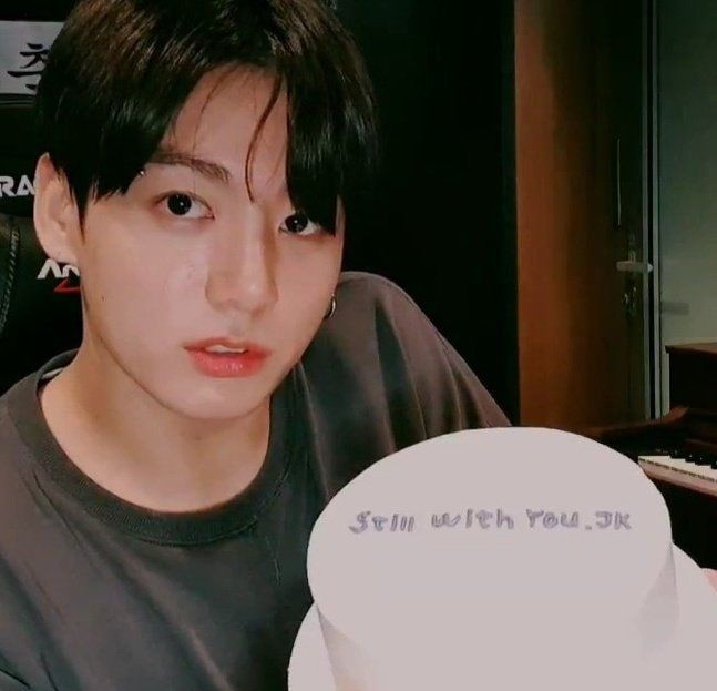 dearkoomi's tweet photo. mini giveaway for Jungkook day! 🐰🎉

— 2 winners of 100 php
— 2 winners of 50 php

rt, like, mbf @BTS_twt
reply cute w googie pic + bday tags!

for ph army 
ends sept 2, koo luck! 💜 https://t.co/JbMXPzNL47