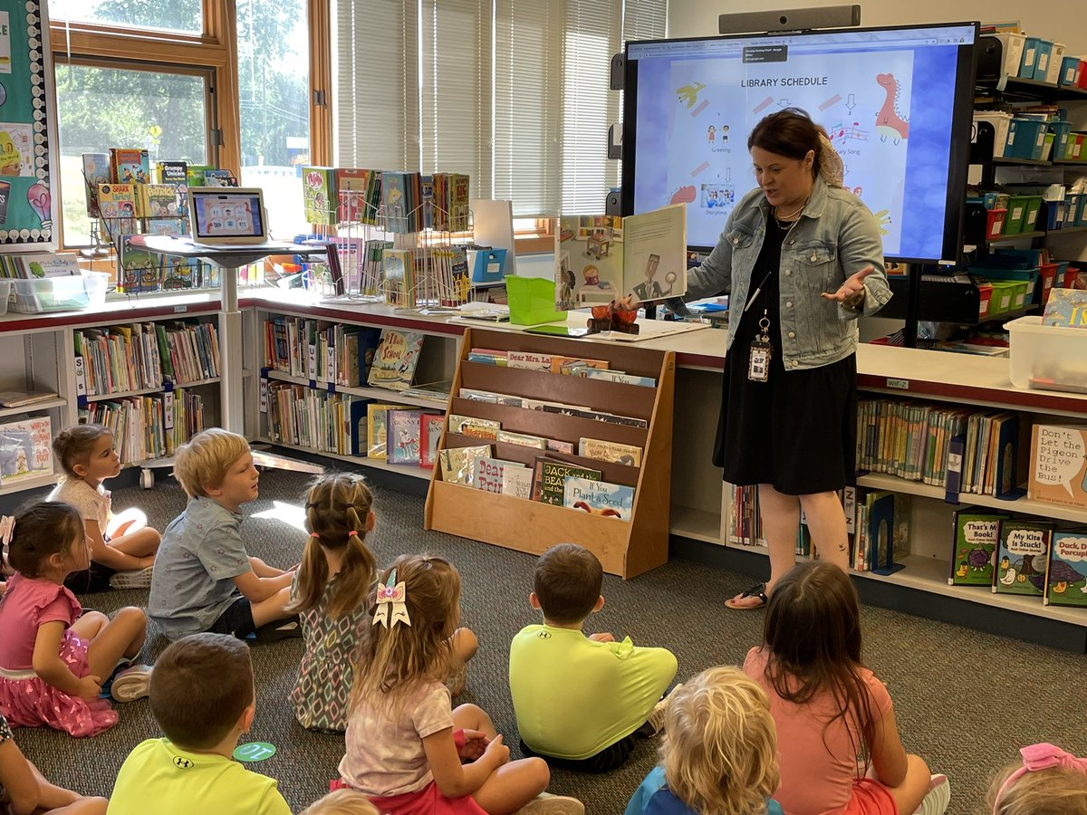 MrSteele106's tweet photo. Had the pleasure of seeing @Min_librarylady wow our Kindergarten students in the LRC today! And watched Mrs. Bargas thoroughly engage @hes106hornets students as they learned about plants and veggies in our school garden. Great hands-on learning! #LRC #engaging #kidcentered https://t.co/vBchsRs7Ks