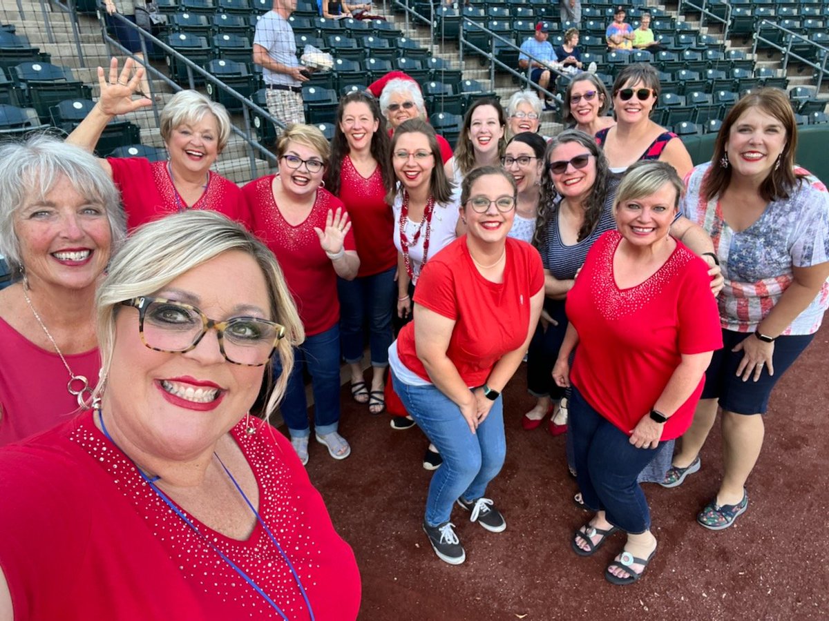 A blast at <a href="/CLBClippers/">Columbus Clippers</a> game singing the national anthem! #stadiummustard