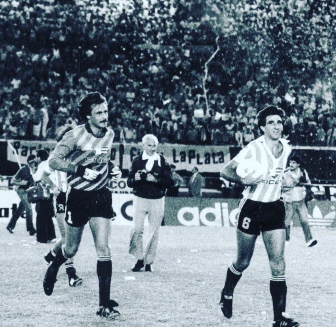 FilialesRacing's tweet photo. Feliz aniversario @FilialLaPlata 

Desde 1974 junto a @RacingClub 

🤍💙 https://t.co/gvtkjMZvqK