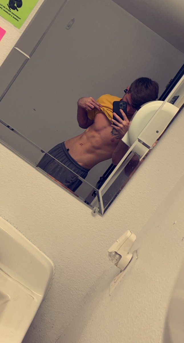 Colton77085136's tweet photo. 😘 https://t.co/vlYAlMcpjb