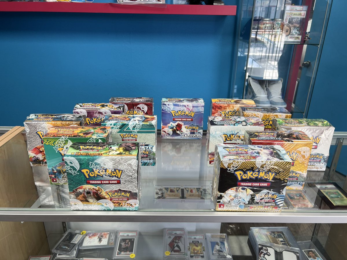 RogerCaneda's tweet image. $150,000 deal closed for @WorldCardTrader today! It was a pretty good day. 👐🚀

This weekend you can win all this only on @Whatnot ! 

#Pokemon #PokemonShop #PokemonCollections #Vintage #Themedecks #PokemonCards #TCG #PokemonTCG