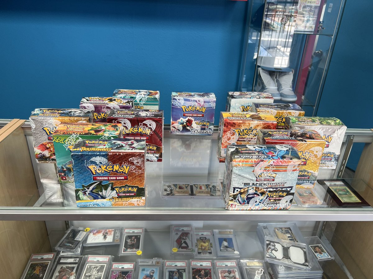 RogerCaneda's tweet image. $150,000 deal closed for @WorldCardTrader today! It was a pretty good day. 👐🚀

This weekend you can win all this only on @Whatnot ! 

#Pokemon #PokemonShop #PokemonCollections #Vintage #Themedecks #PokemonCards #TCG #PokemonTCG