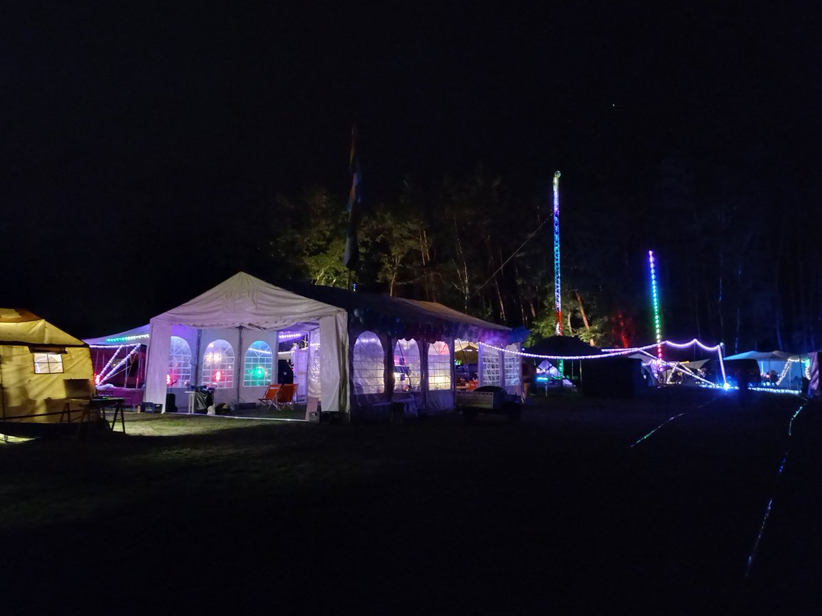 fkf_bs's tweet photo. Licht ist nur durch mehr Licht zu ersetzen.#HackenOpenAir https://t.co/1jWJ7Wvrxg