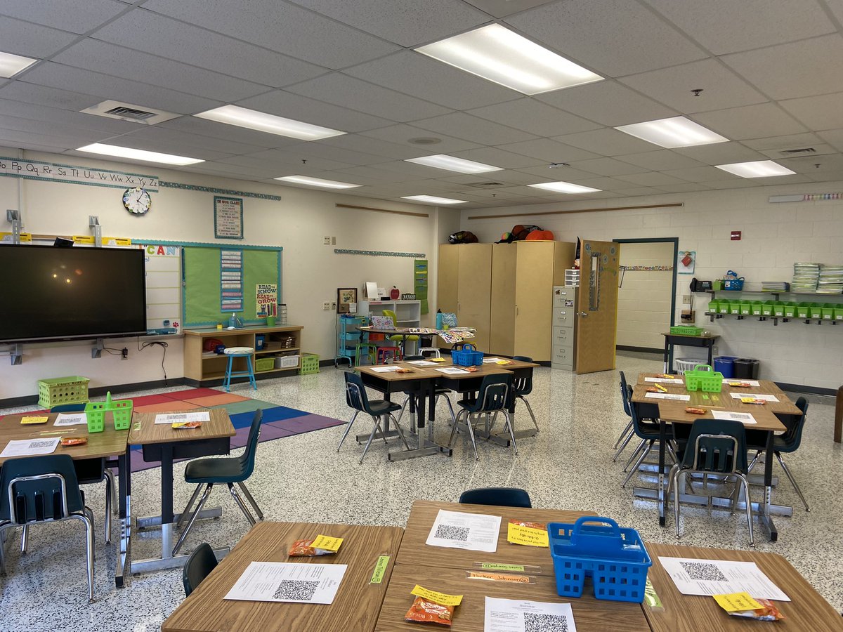 kvillemeadows's tweet photo. All set up and ready for our Open House! So excited for this year and to meet my new 1st graders. #cubnation @KempsMeadowsES @crmarkert23 @EduCraven https://t.co/uRSorZIzeJ