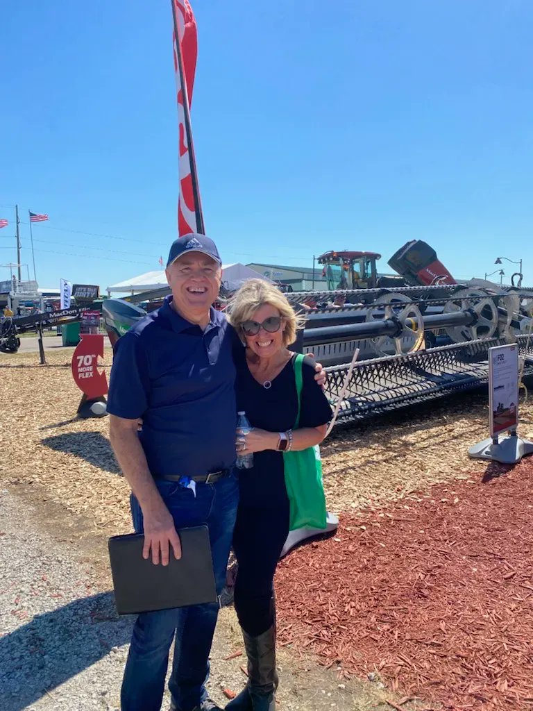 AMCshortlinecda's tweet photo. Today while at #FPS22 Donna caught up with #AMCMember #CTDGroup Damir Gospic, former Board Member! As well as @AgGrowthIntl where farmers can connect with product experts and see innovations in #agriculture by viewing new farming implements & equipment firsthand. https://t.co/PwBK0nFRnT