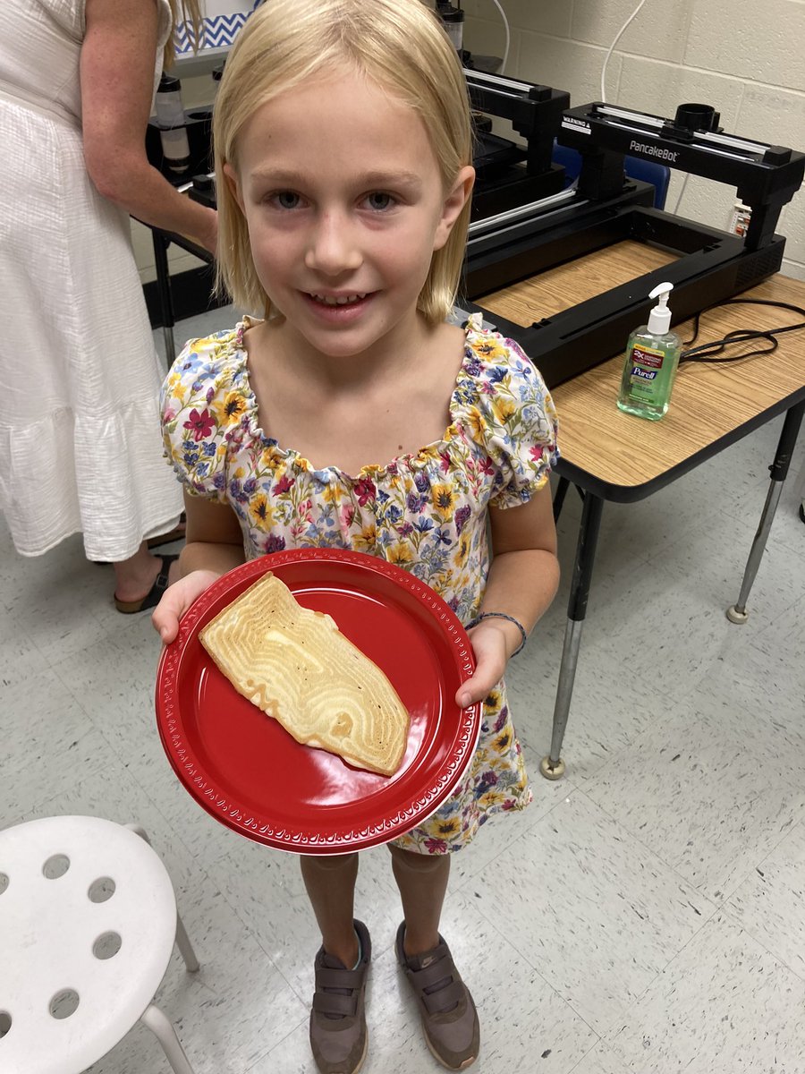 lkcervi's tweet photo. From planning to designing to reflection, these @TrittSTEAM 2nd graders made their teachers proud. #pancakebot @trttechlab @TrittTTF @cobbscience https://t.co/dJyTfTWilp