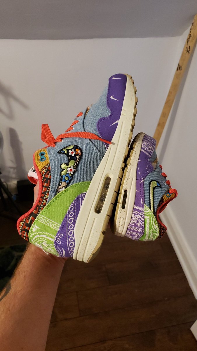 Ive barely bought anything that isn't food or gas so these stand out. <a href="/crtsdsnkrs/">Courtside</a>