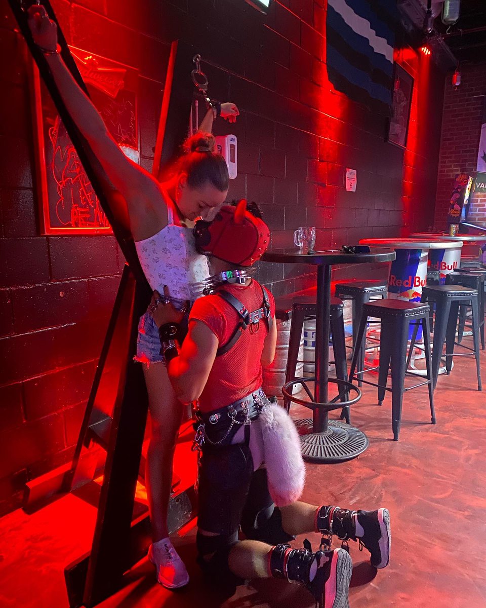 SpikiePup's tweet photo. @ pumpjacks on Davie playing with my new friend! 😈⛓🔒🖤 https://t.co/PvAJS8ZbHr