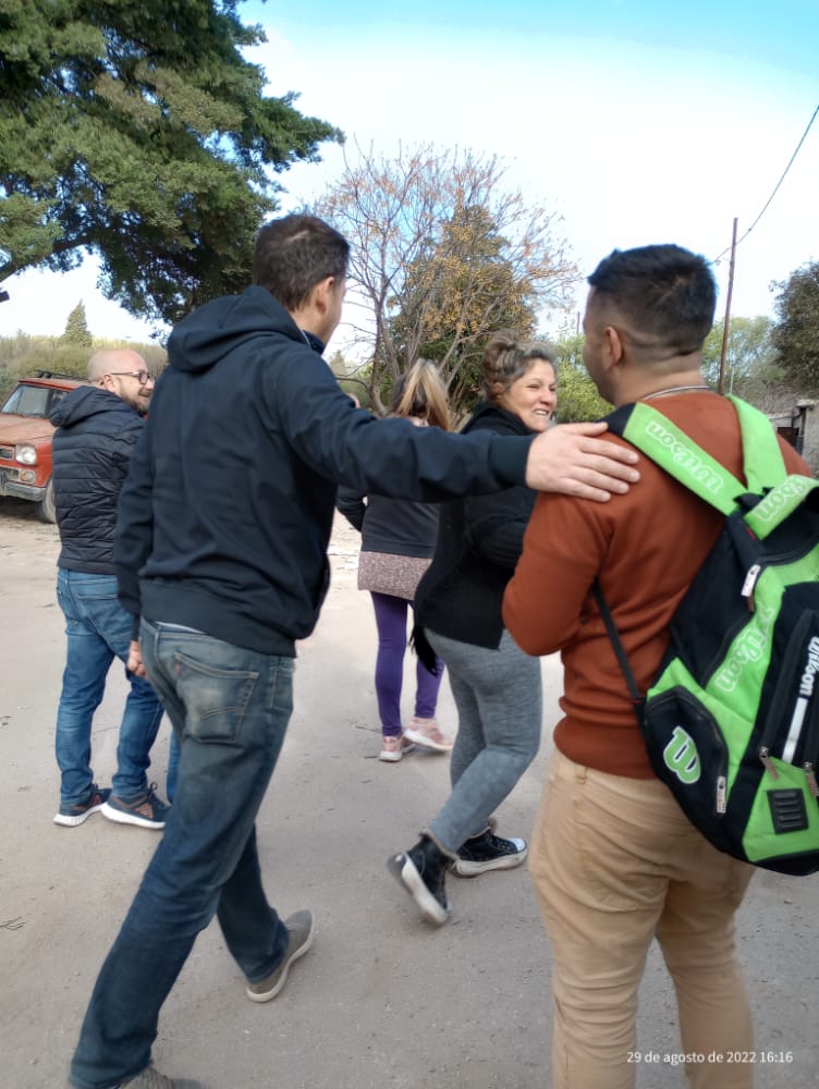 pajaromil's tweet photo. Junto a @Lucho_Alba y el #EquipoSocialJuanJure compartimos una linda tarde en el Barrio Malvinas Norte, fuimos recibidos por la Referente Barrial Sonia Arce y luego recorrimos el sector para dialogar junto a los vecinos acerca de la realidad social del barrio. https://t.co/4EAGfu3bG8