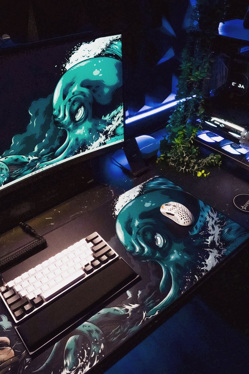 Big_E's tweet photo. ⚡️INSANE Mythic Gaming Desk Mat Giveaway⚡️

👇HOW TO ENTER👇
- RT &amp; Like this Tweet
- Follow @Hystar_Shop &amp; @Big_E 
- Must be in US/UK/Can
- Tag a homie or 5 in the Replies

Winner will be picked Monday Sept 6th 2022

GOOD LUCK🫡 https://t.co/u61hxwWhD8