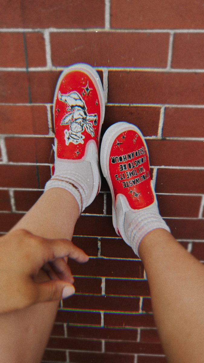 jazzydaddy69's tweet photo. Loved it so much I had to paint it on some shoes ❤️‍🔥

 @Vans x @tixxo https://t.co/buqir4jmiG