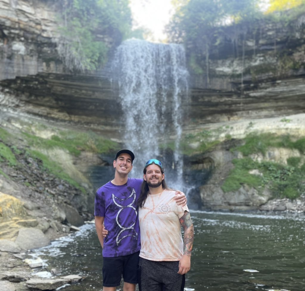 SatsOfficialUS's tweet photo. Two clowns go to a waterfall

Final day of shooting today! Stay tuned 💅🏽 https://t.co/GYclkTL7Bm