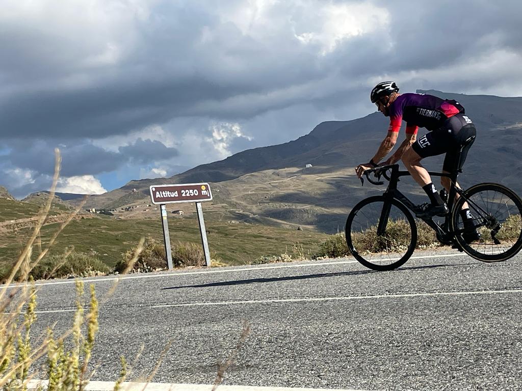 Tiit Taluma, doing some hard training at altitude in the Sierra Nevada ahead of his participation in the World Grand Fondo Championships...
.
.
.
.
.
#sierranevada #grandfondo #training #sttiernanscc #cycling #cyclingireland