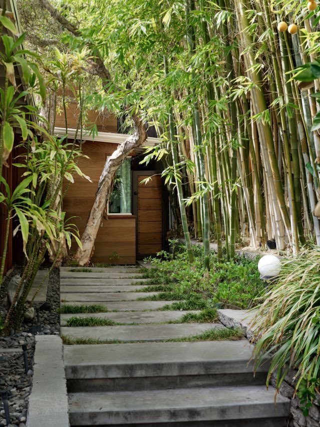 Thelanasgrl's tweet photo. Dakota Johnson’s house is such a dream ♡ https://t.co/hxubvfpTlq