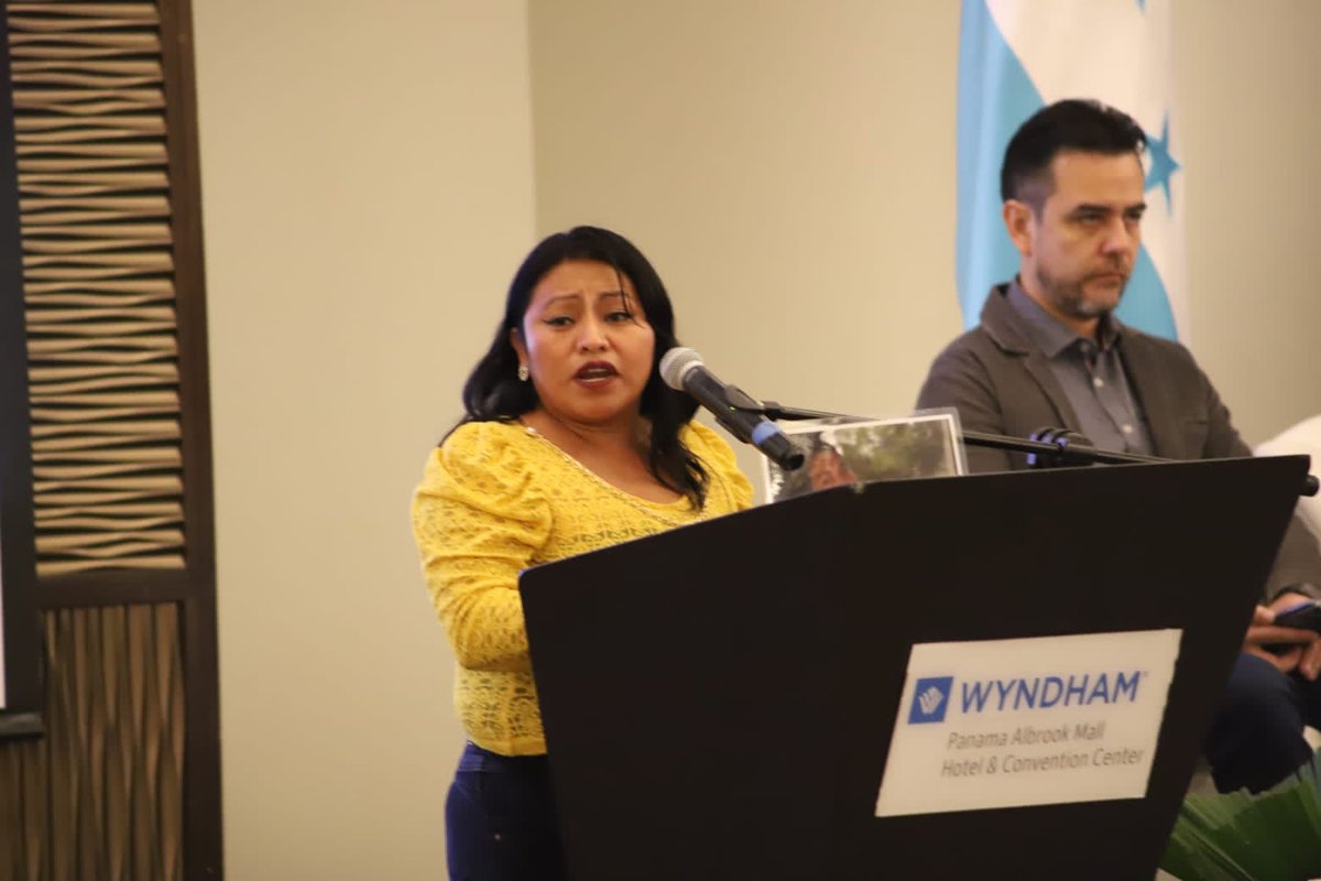 CCPDH1's tweet photo. Mirna Carolina Nájera de la Asociación de Familiares Migrantes Desaparecidos de Guatemala habló de los Obstáculos que enfrentan los familiares de personas migrantes desaparecidas en América Central y México en el foro #DesaparicionesForzadas 

@OACNUDH https://t.co/ntuArYuXvZ