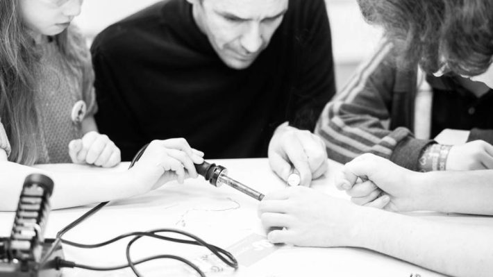 uxperience's tweet photo. Your MVP is neither minimal, viable nor a product [TechCrunch - May 3, 2022] https://t.co/sV4vFIIgS1 https://t.co/WkCWguFwiW