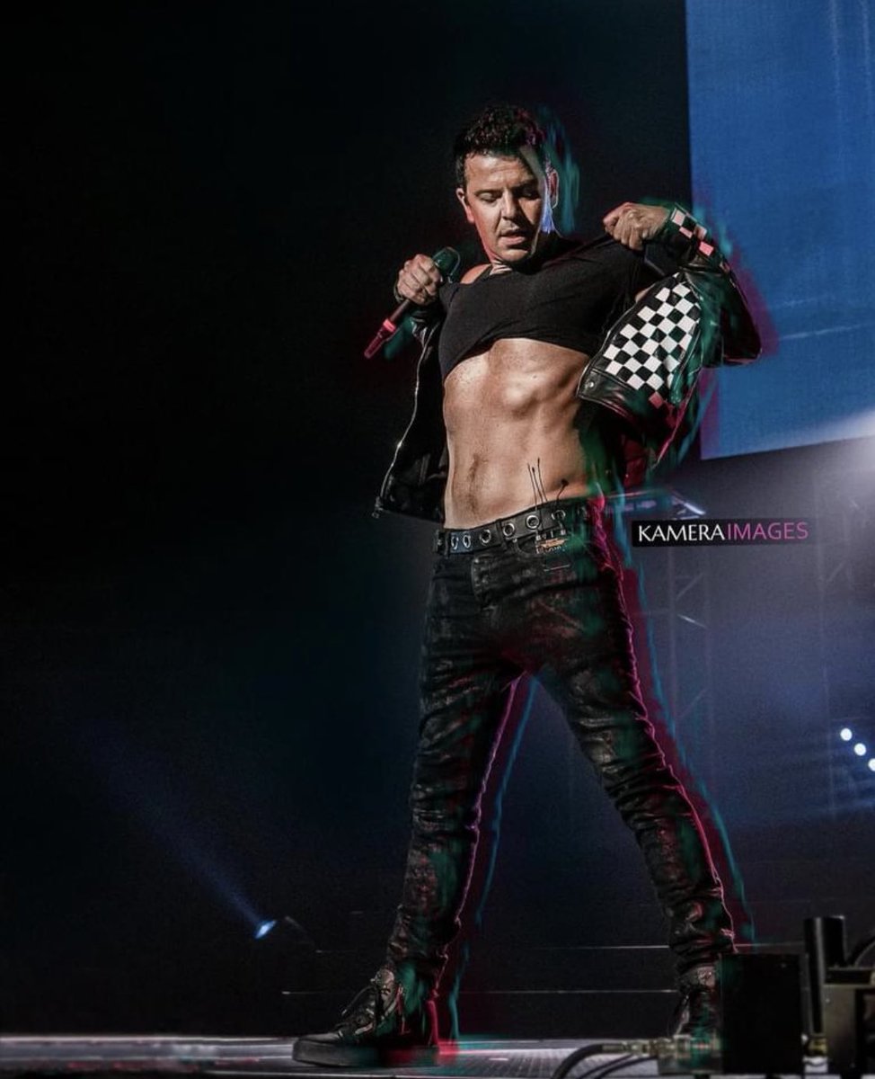 Happy Birthday to you <a href="/TweetmeJordan/">A l e x ❤️</a> 🥳🎂❤️😘