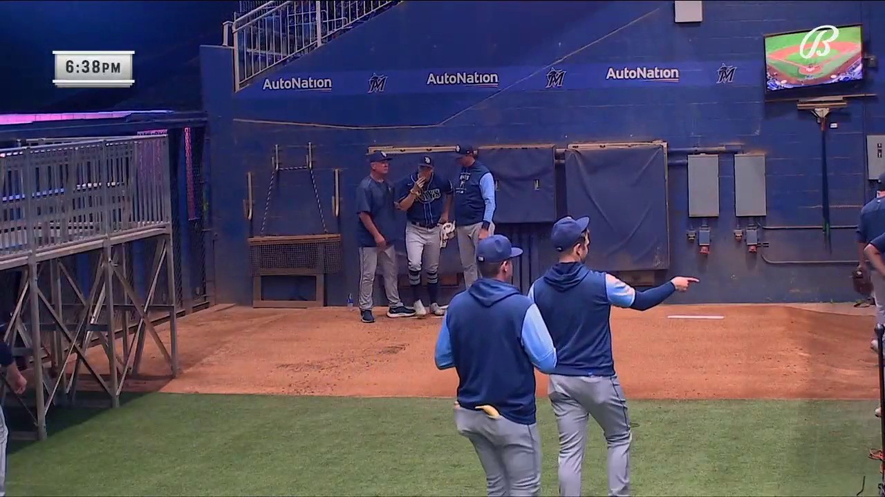 [情報] Shane McClanahan 賽前左肩不適 將照MRI