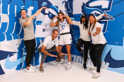 McKaylaMiller32's tweet photo. Big Bluejay fan 💙🐦 @CreightonWBB @CarliBerger21 @CoachReese21 @Coach_Chevy @JimFlanery @GameBallBasket @bclayrecruiting @WorldExposureWB https://t.co/uwdHdaqVTO
