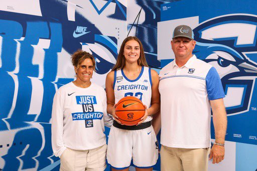 McKaylaMiller32's tweet photo. Big Bluejay fan 💙🐦 @CreightonWBB @CarliBerger21 @CoachReese21 @Coach_Chevy @JimFlanery @GameBallBasket @bclayrecruiting @WorldExposureWB https://t.co/uwdHdaqVTO