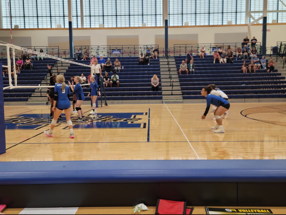 HHSBigBlueAD's tweet photo. Let the match begin. Hamilton vs Northwest in a non conference battle. Big Blue JV got the win. Varsity looking to do the same https://t.co/hhEQAk4juF