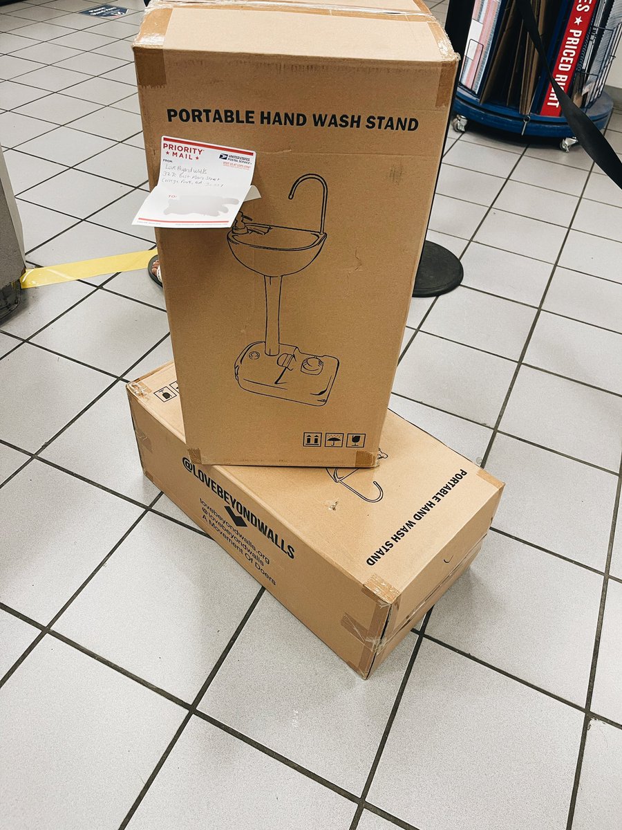 LoveBeyondWalls's tweet photo. We are shipping more portable handswashing stations out to Pittsburgh!
.
We are so grateful #LoveSinksIn continues to sink in around the country.
.
#lovebeyondwalls https://t.co/kkLs2qpIFy