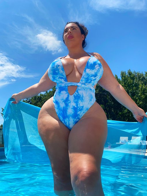 💙💙🤍🤍 https://t.co/Lo2n098Pc6