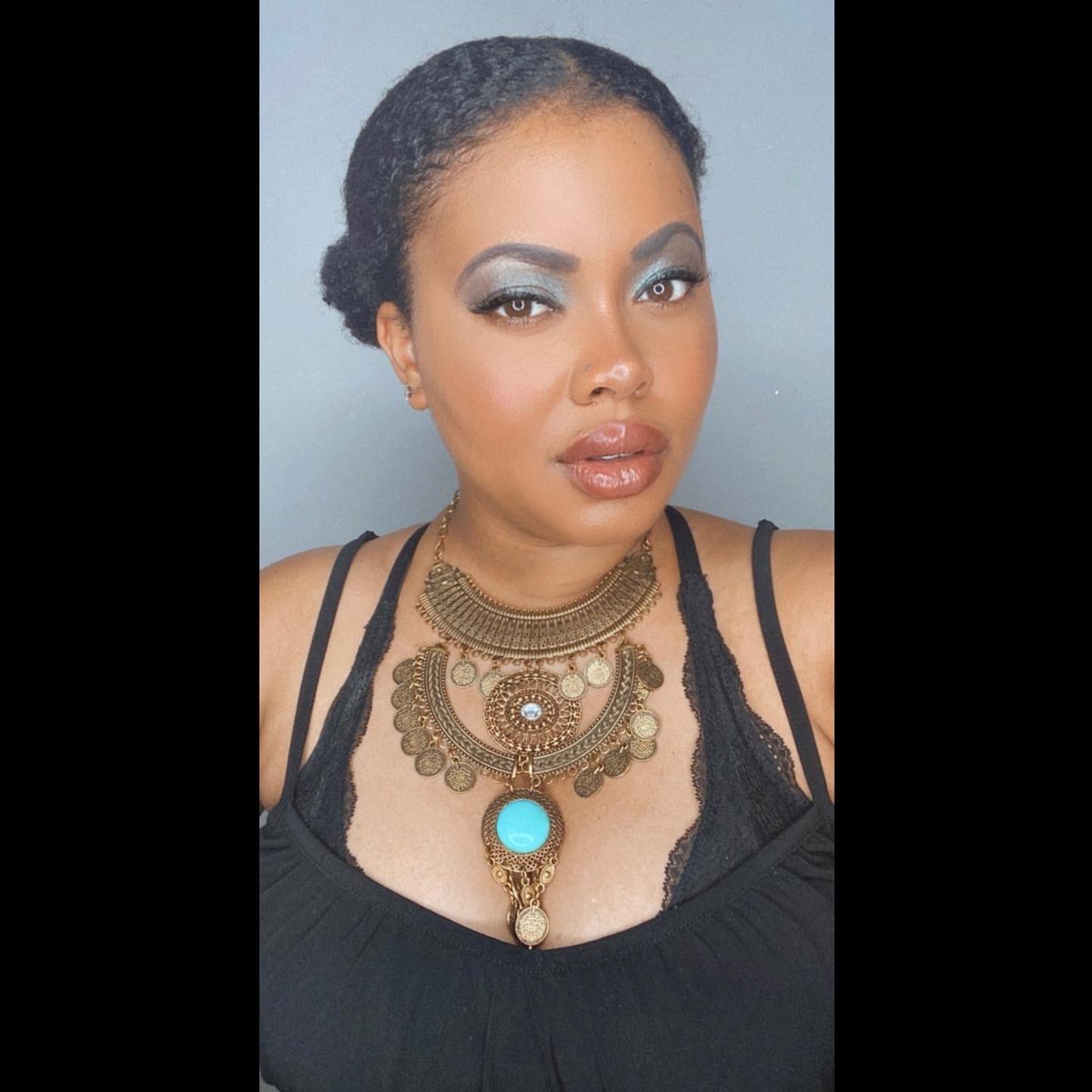TaleahSings's tweet photo. Face card never declines my GAWD🦋✨
#TaleahTuesday 
-
Yes, I’m still listening to that lady‘s album daily😌

#face #serve #eatit #beat #makeuplover #create #naturalhair #spacebuns #beauty #petitemodel #creative #artist #entertainer #performer #jillofalltrades #TaleahSings https://t.co/bNhrtUCmWg