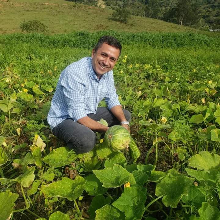 carolino_julio's tweet photo. Estive na Fazenda Pública no Espraiado, vendo de perto as abóboras crescendo! Maricá, bondosa terra! Teremos fartura!
@MaricaPref @Fabianohorta_ #SECAPP https://t.co/d5j8xSkEOO