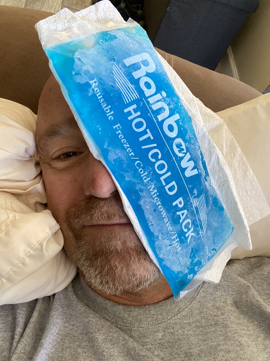 OlyVedo's tweet photo. How’s your day going? #recovery #bikeaccident #iceit https://t.co/vwQrhy9PmO