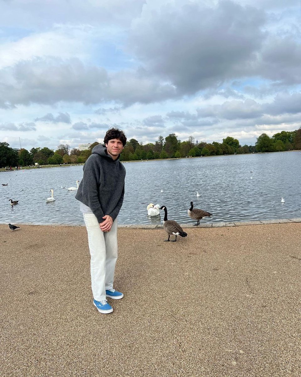 WallowsMex's tweet photo. 🇬🇧
@wallowsmusic vía redes sociales
#wallows #wallowsmusic #wallowsmexico #wallowslatam #wallowslatinoamerica #wallowsband #wallowsedit #dylanminnette #braedenlemasters #colepreston #wallowssupremacy #wallowstour #tour #music #indie #indierock #musica #warnermusic #indiemusic https://t.co/YF1EARimf6
