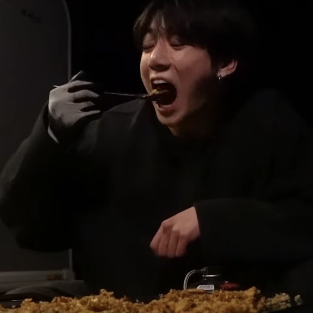 KOOK0901_rabbit's tweet photo. 먹짱 생일 D-1

우리 먹짱아기의 생일을 맞이하여 정구기가 사랑하는 삼겹살&amp;목살 구이세트를 선물로 드랴용❤️‍🔥
🤤 히야 마쉿겟땅~!

🥕 RT 추첨
🥕 먹짱 국내거주 아미 1명
🥕 배송정보 필요
🥕 당발 정국날

#정국생일 #정국아생일축하해 #정국생일ㅊㅋ https://t.co/XFfBV9IqZ2