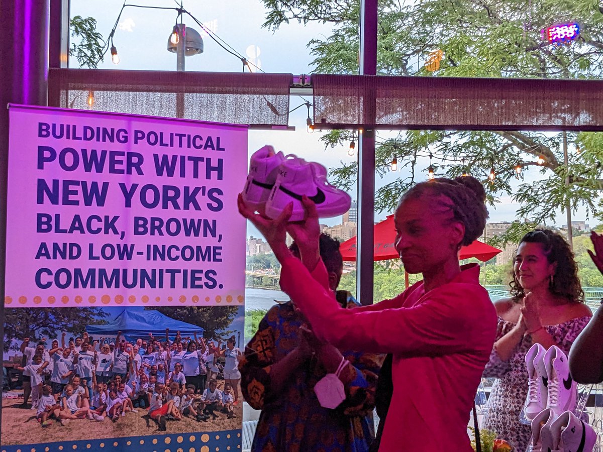 CVHPower's tweet photo. We’re so excited to celebrate our anniversary and honor a slate of powerful advocates tonight! For 10 years, we’ve been building power through grassroots political organizing, and we are taking a moment to pause and party. #PowerParty #BootsOnTheGround @mayawiley https://t.co/kvcZrsYZgW