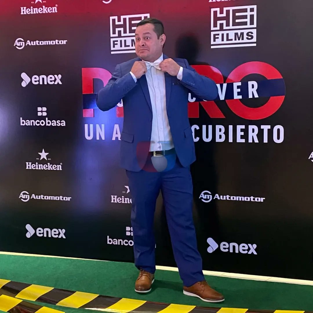 Unicanal's tweet photo. Avànt Première  de Pedro Undercover 👮❤️🍿📽️ 

💫Ya están en la #GreenCarpet los invitados de lujo que disfrutarán de esta ¡HISTORIA DE AMOR CON HUMOR! desde las 20:00 en #CinemarkPy https://t.co/zHqsoU3Tj7