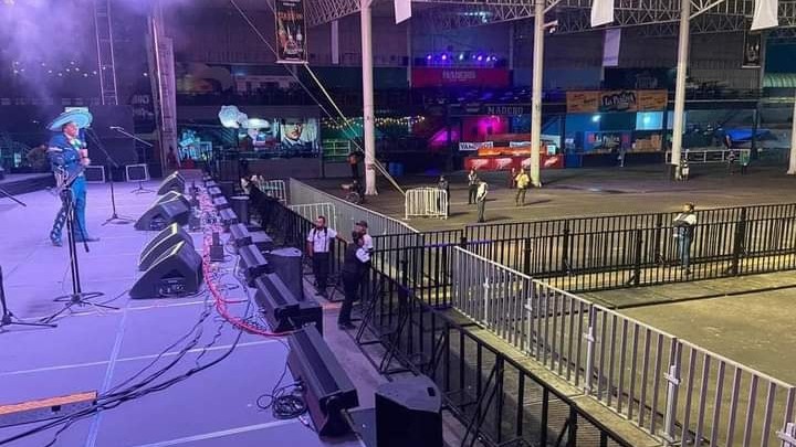 eltrochilerocom's tweet photo. Sin promoción por parte de la #Fenafre, #ElMostrenco se present�� en el domo de la feria, en #Fresnillo
A pesar hubo poca gente, se entregó ¡como todo un artista!
Ahora será recompensado...
#Zacatecas #Aguascalientes #Guanajuato #Querétaro #SLP
.
.
.
https://t.co/8pyGSIwLSI https://t.co/LgqsVANF9U