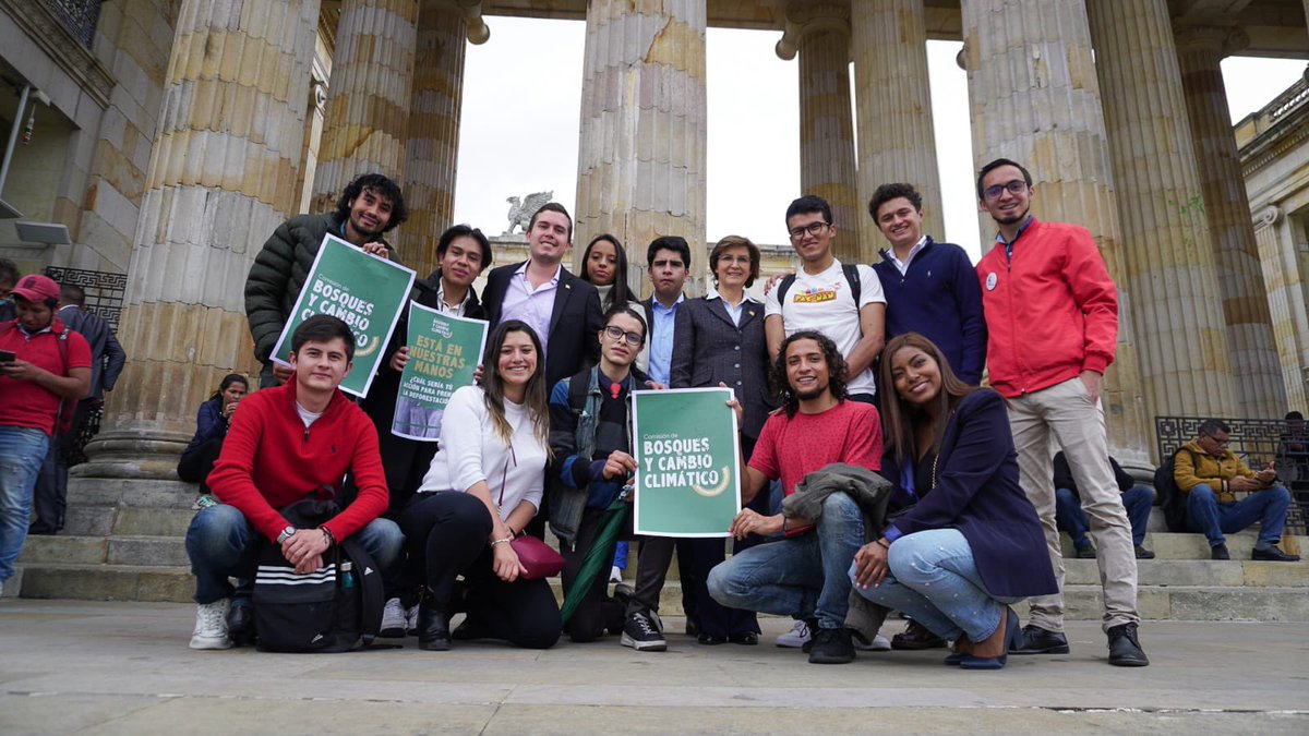 asampayo's tweet photo. Gran respaldo de los jóvenes del @NvLiberalismo al liderazgo de @JuliaMirandaLo y @jua11se, y a los congresistas que hicieron posible la Comisión de Bosques y Cambio Climático en el Congreso de la República de Colombia 💪🏼 https://t.co/wMGfXJI4vA