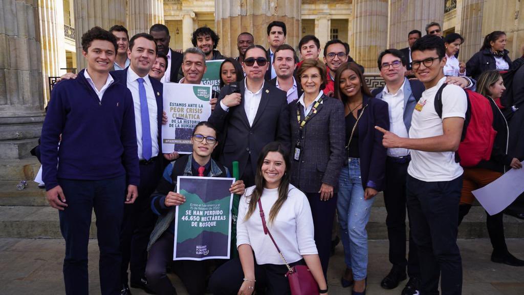 asampayo's tweet photo. Gran respaldo de los jóvenes del @NvLiberalismo al liderazgo de @JuliaMirandaLo y @jua11se, y a los congresistas que hicieron posible la Comisión de Bosques y Cambio Climático en el Congreso de la República de Colombia 💪🏼 https://t.co/wMGfXJI4vA