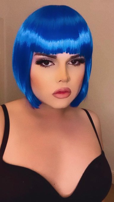 Hi guys! Today is my birthday and to celebrate I just ran a 40% OFF in my onlyfans!   Come say Feliz