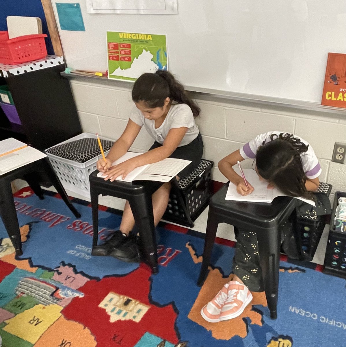 MrsMackey4's tweet photo. Ss find a perfect quiet place to do their What If writing today.#growingwriters https://t.co/YOBkjyiSYO