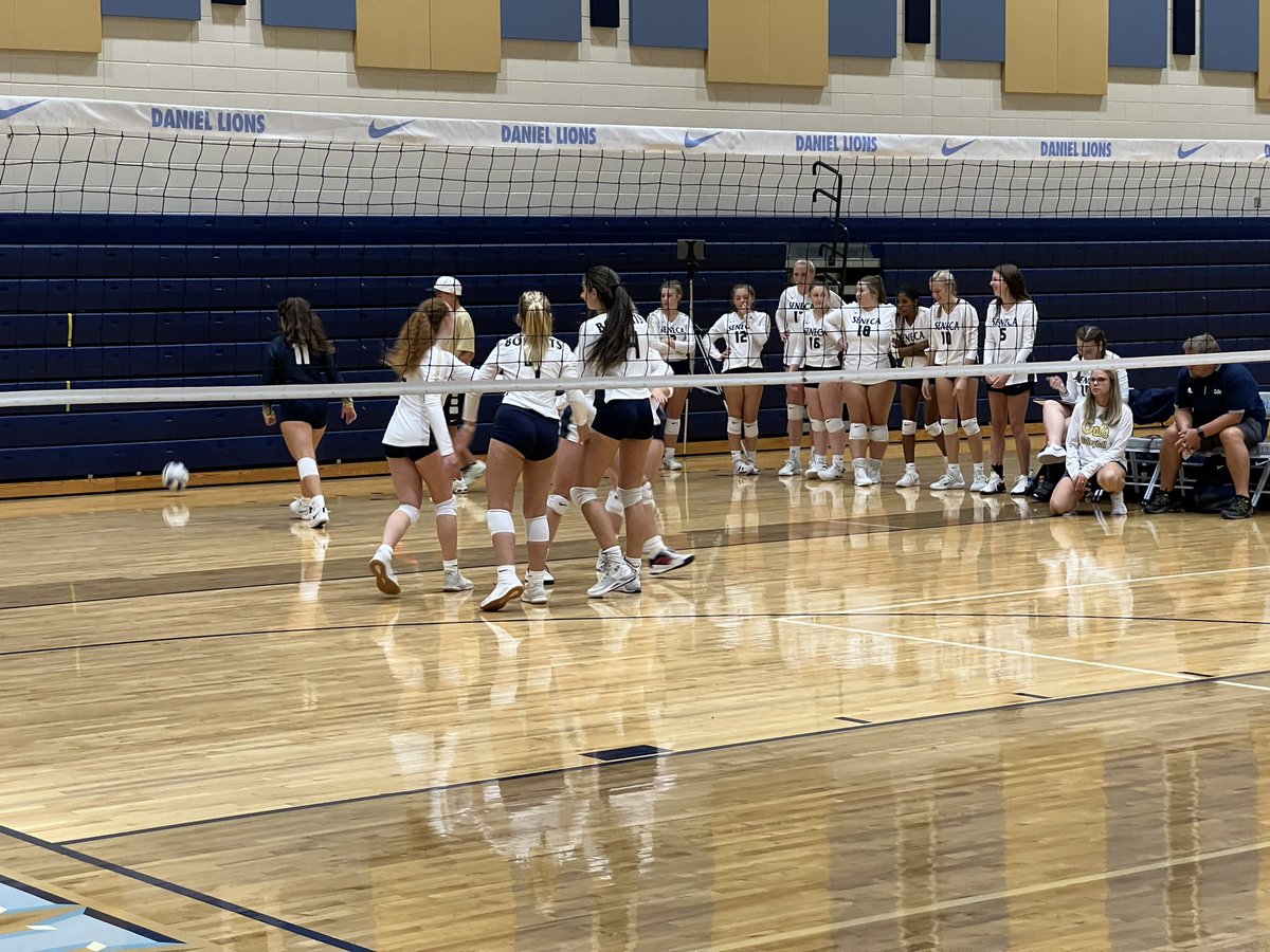 mrhudson06's tweet photo. JV and Varsity Volleyball action! Tri-Match style!! Go Cats! #BeatGreenville #BeatDaniel #WhyNotUs @SHSBobcatSports @SenecaSHSCats https://t.co/9uce83MCea