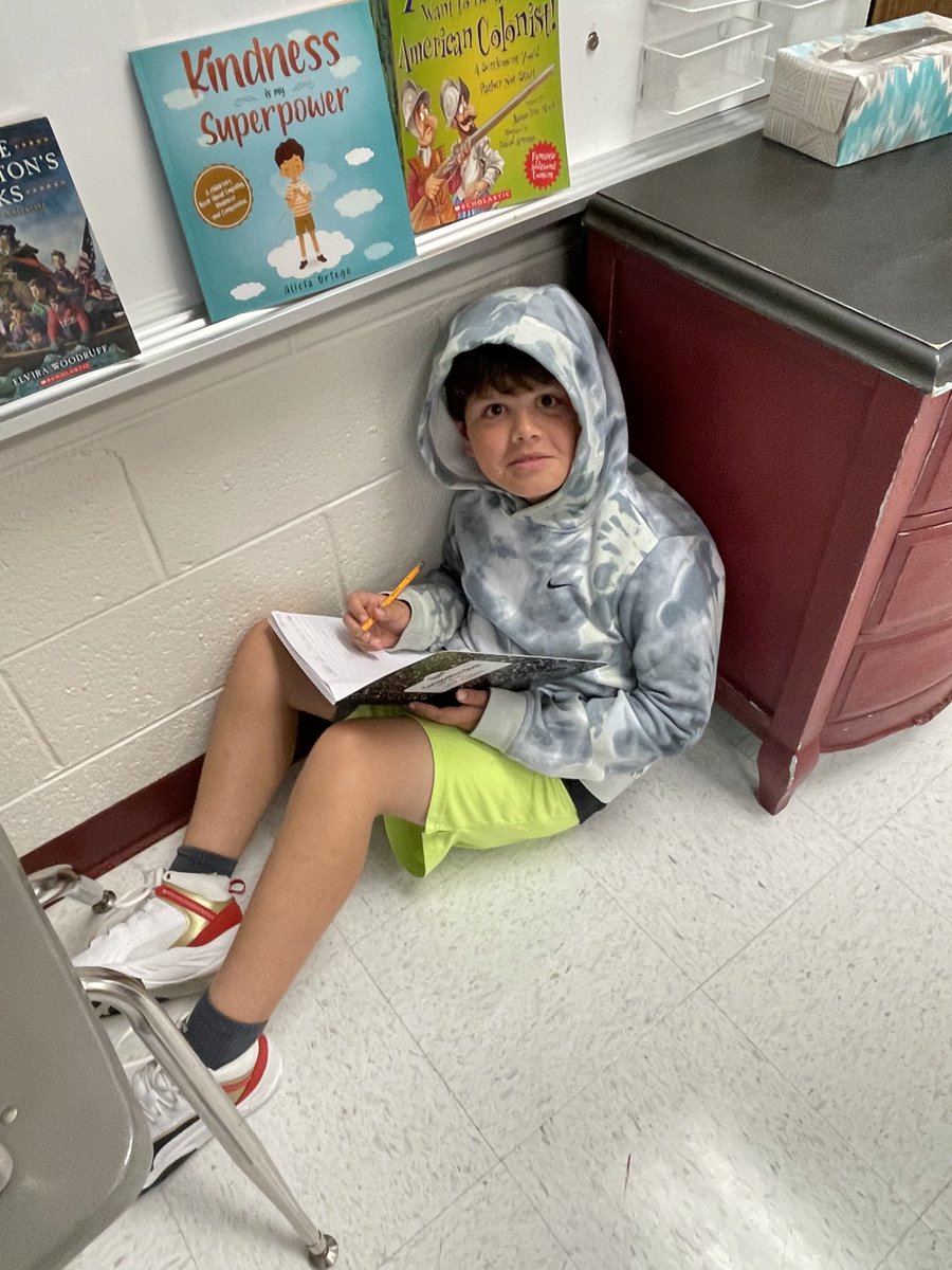 MrsMackey4's tweet photo. Ss find the perfect quiet place for our What If writing today.#growingwriters https://t.co/KmfECVKE2h