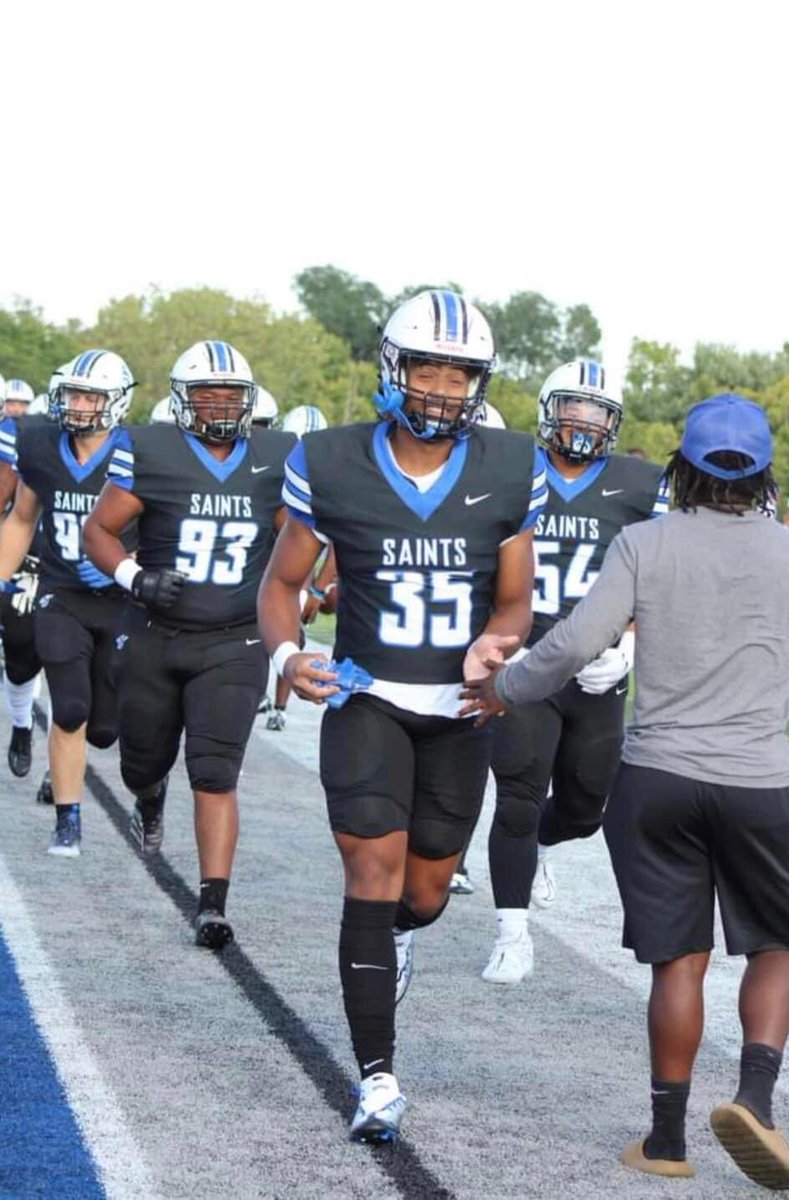 coachnatemcpeek's tweet photo. Proud of @JaphiaKennedy @OCommodore_ great players even better young men! Keep working hard! Love ya! @FDouglassFB @TMU_Football @CoachJeffPoe @CoachWCat #BroncoFamily https://t.co/EBs9x2Srzm
