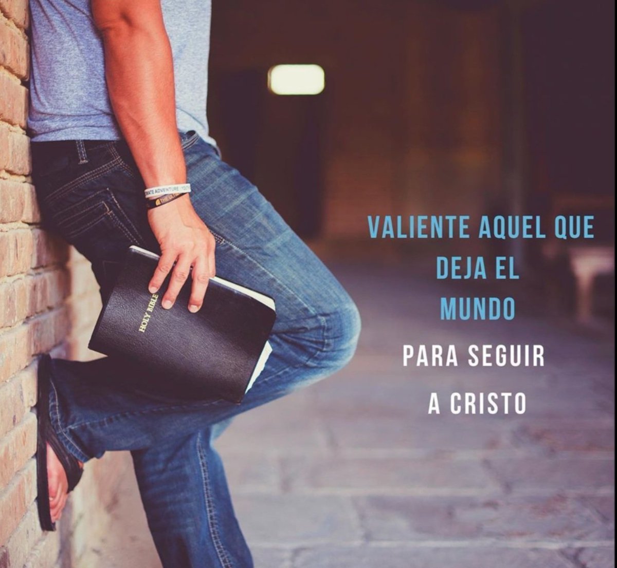 ElLinajedeJesus's tweet photo. Podrías pedirle a Dios que dirija tu vida sin seguir los pasos de Jesús? https://t.co/lFQb2WLzGm