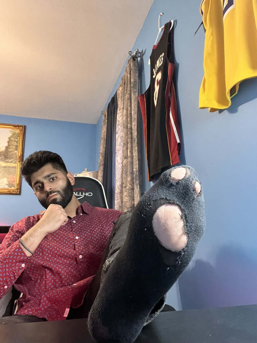 masterSam0's tweet photo. The boss just turned 23 today taking cash all week 

Y’all know what to do get sending 

#feetworship #alphamale #straightmaster #footslave #footfetish #payslave #cashfag #footfags #cashslaves #cashslaveswanted #popperpigs #humanatm #cashmaster #popperfag #poppersfag #findom https://t.co/YA0wHXNLLL