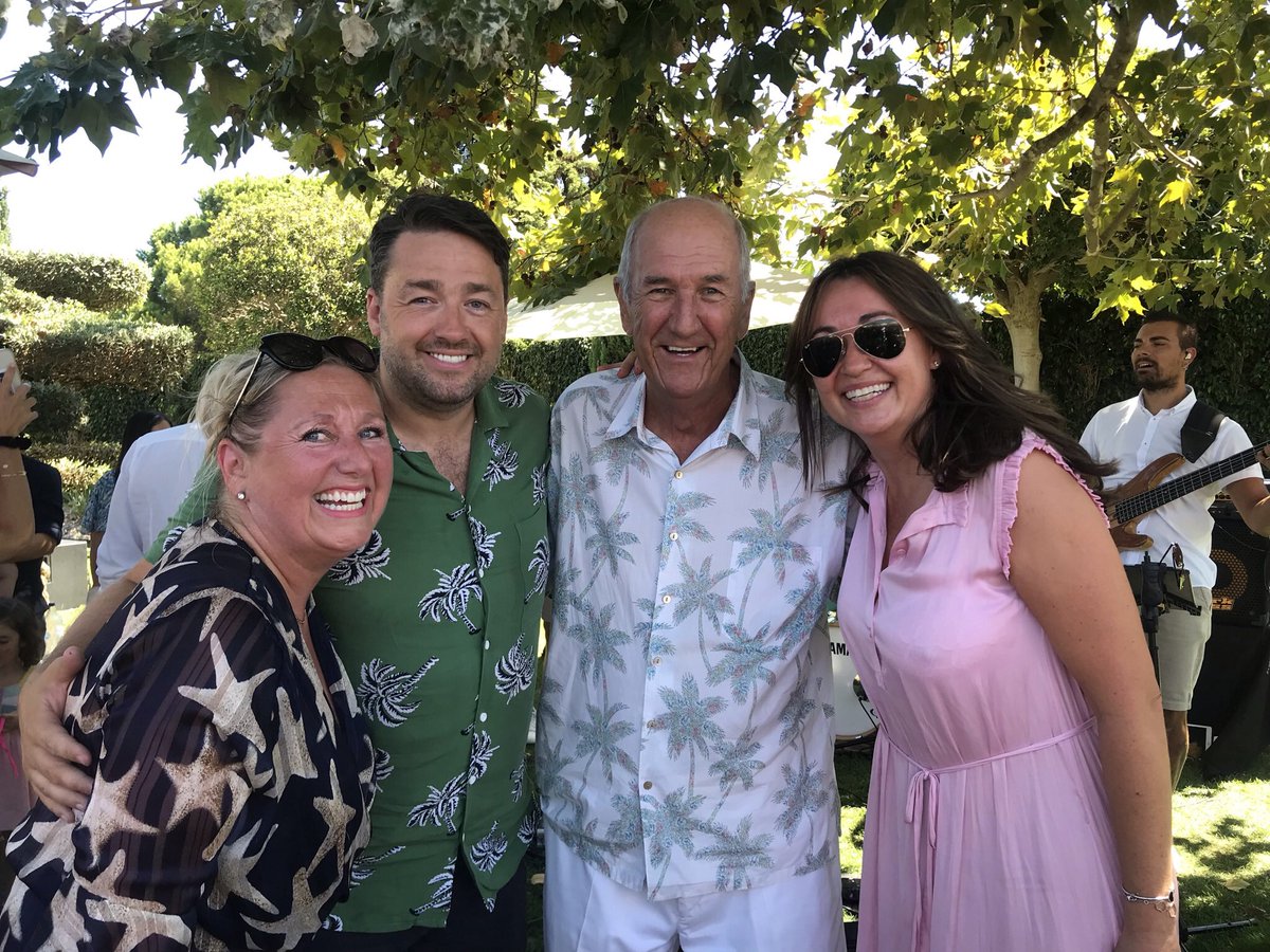 Smile_Business's tweet photo. Back to it after a wonderful time away. This day in particular was very special. 

@JasonManford and #RussAbbott… thank you for spreading joy! 
🤩🦪🥁🦪🎤🥰🦪☀️

#GoodVibes ☀️ #Summer ☀️ #Holiday ☀️#Holiday2022 ☀️ https://t.co/iTvIo2cYEX