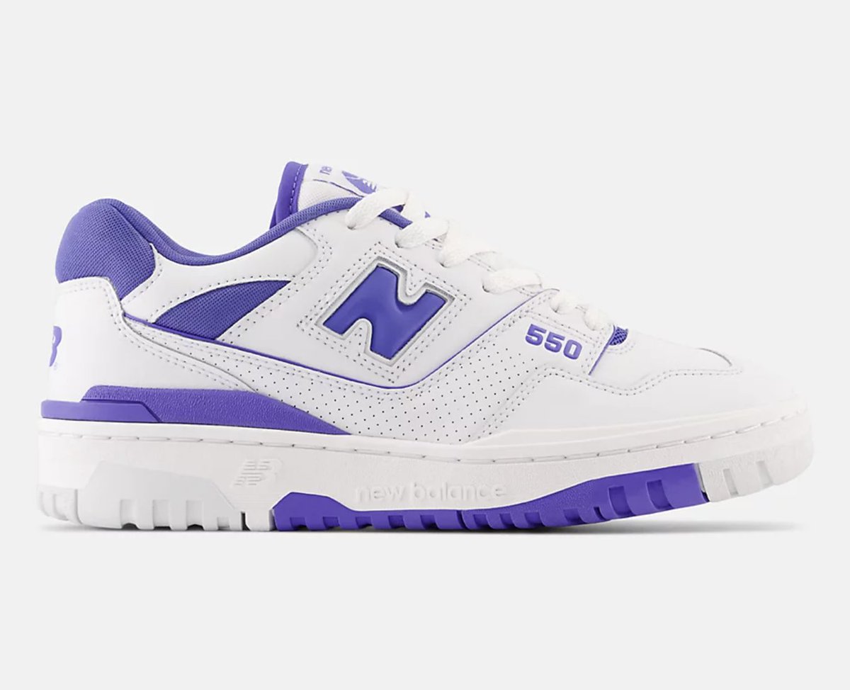 SOLELINKS's tweet photo. Ad: Women's New Balance 550 'White/Aura' restocking tomorrow (8/31) at 7am PT/10am ET => https://t.co/ecGAAcLwQ8 https://t.co/GMIJymBd5r