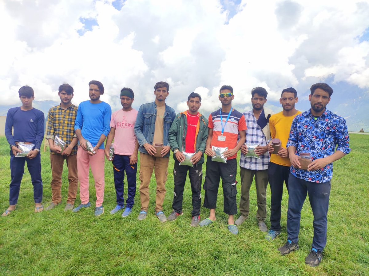 ghrt_India's tweet photo. National sports day celebrates by @ghrt_org Unit Reasi Organize one day volley ball tournament at #Dhandla #Panchayat Shadole ward no 05.
Led by Nawaz Ahmed Khakmat Joint secretary. 
Regards
GHRT Unit Reasi 
 @HrRehman77 
@DMReasi @REASIPOLICE @reasilinks https://t.co/QCGiX2sID5
